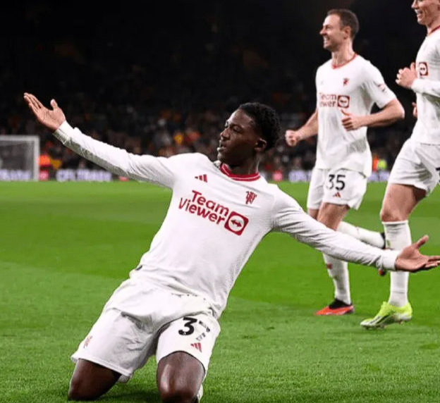 那不勒斯中场引援新动向：若昂·戈麦斯成梅努备选